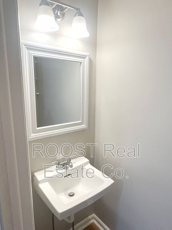 Building Photo - 3044 Arrowsmith Dr