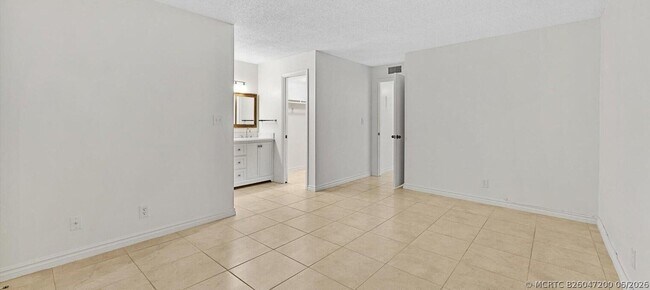 Building Photo - 10821 N Military Trl