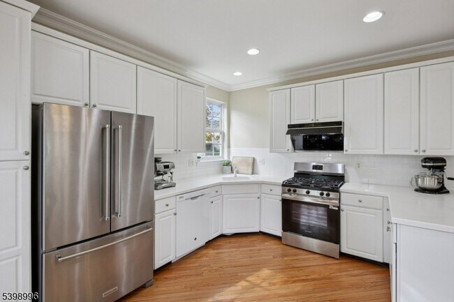 Building Photo - 12 Hansom Rd