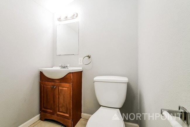 Building Photo - 3 BR/1.5BA | Newly Renovated Single Family Home |  Fenced backyard | In Kansas City!