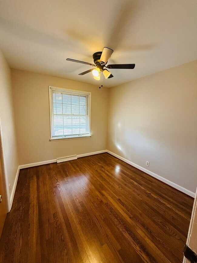 Building Photo - Spacious 3 bedroom home for Rent in Bellefontaine Neighbors