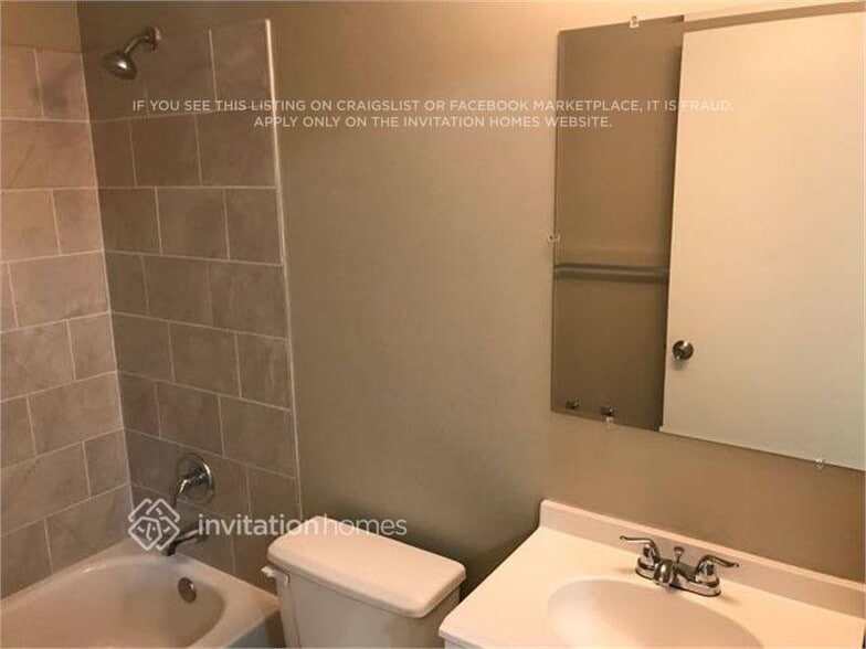 Building Photo - 5994 Ithaca Cir W