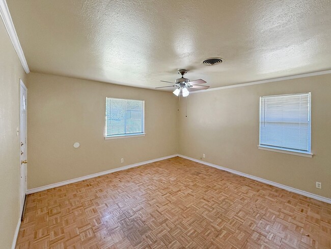 Building Photo - Charming 3-Bedroom Home with Bonus Room in...