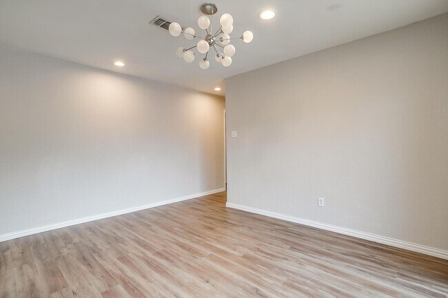 Building Photo - 5947 Chimney Wood Cir
