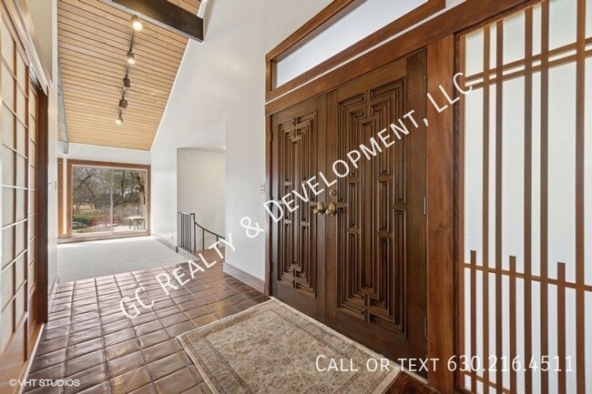 Building Photo - 118 Carriage Rd