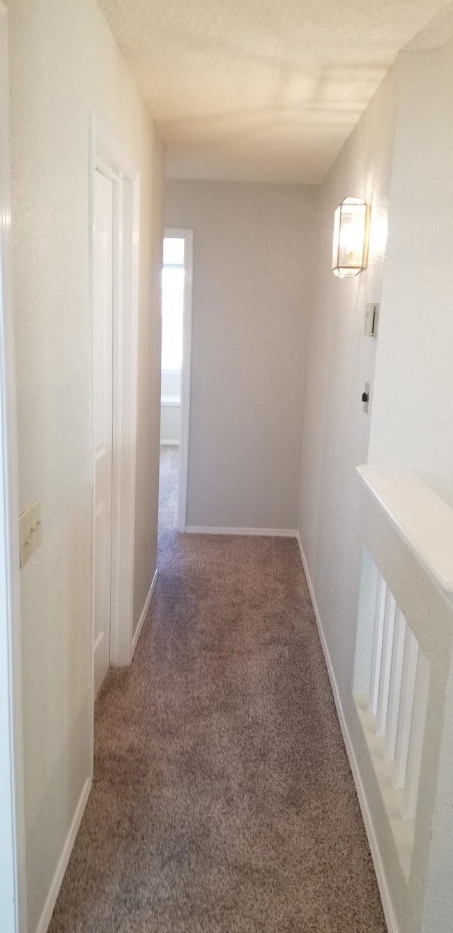Building Photo - 6928 Crown Ridge Dr