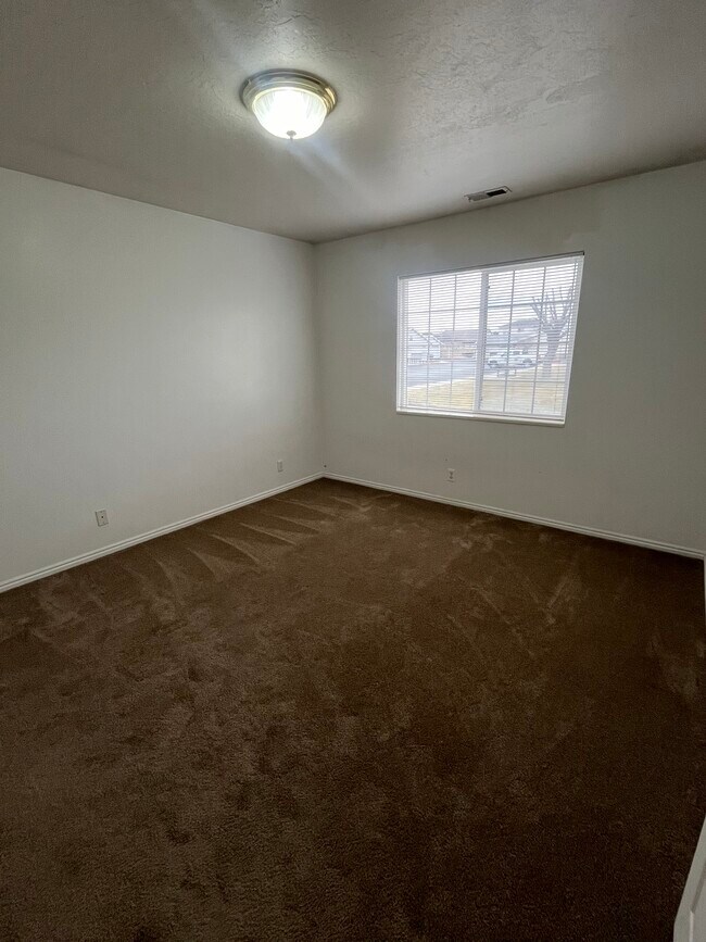 Building Photo - 1546 W 3280 S