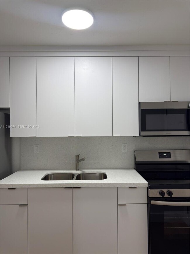 Building Photo - 1927 NW 20th Ave