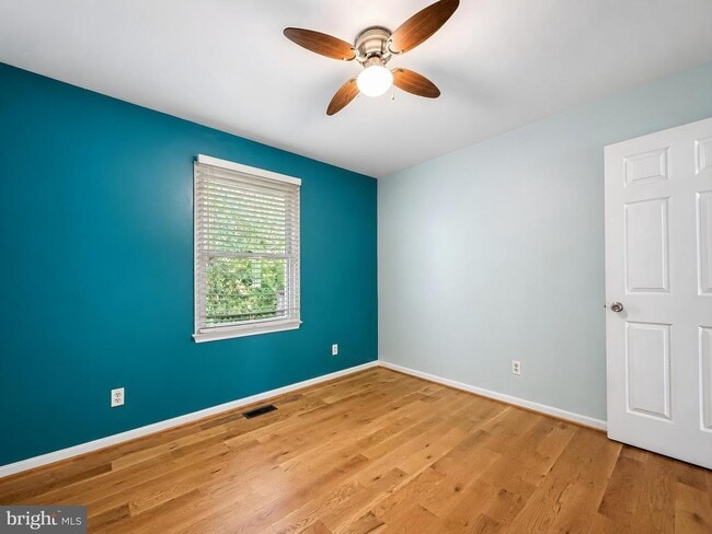 Building Photo - 8433 Sailboat Ln