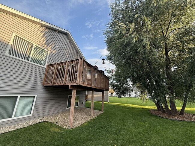 Building Photo - 9165 Golden Pond Ln N
