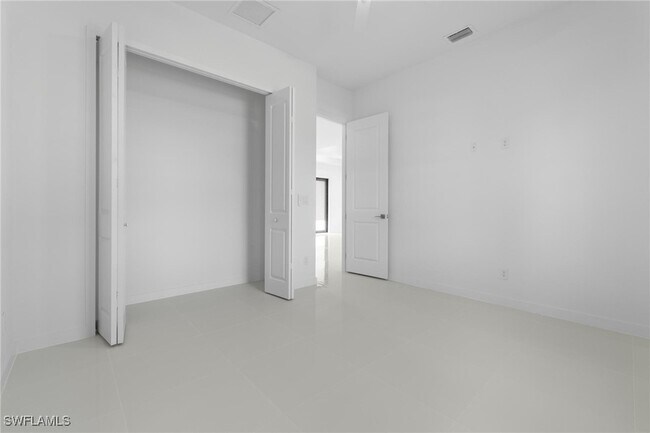 Building Photo - 2916 30th St SW