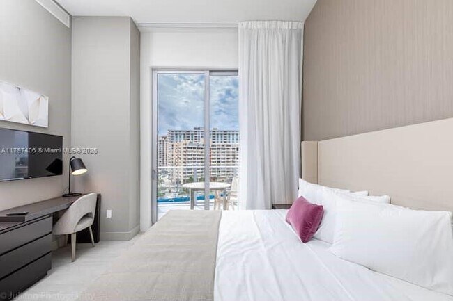 Building Photo - 4010 S Ocean Dr
