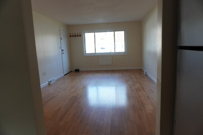 Building Photo - 33 Oxford Cir