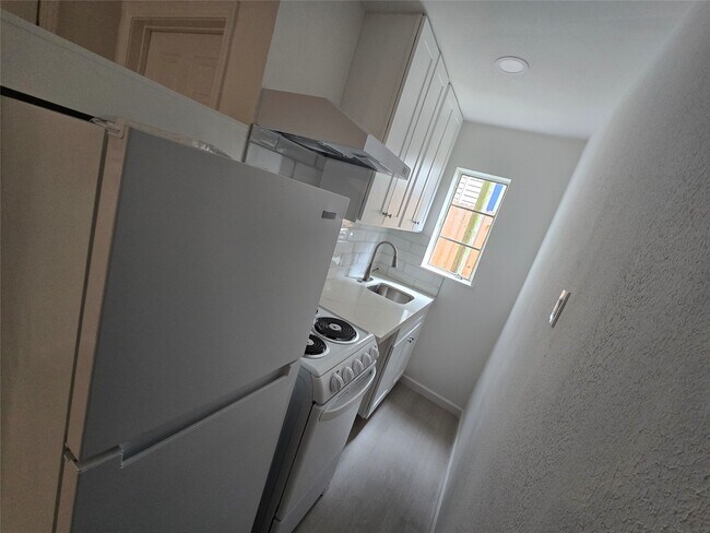 Building Photo - 2501 Yoakum Blvd