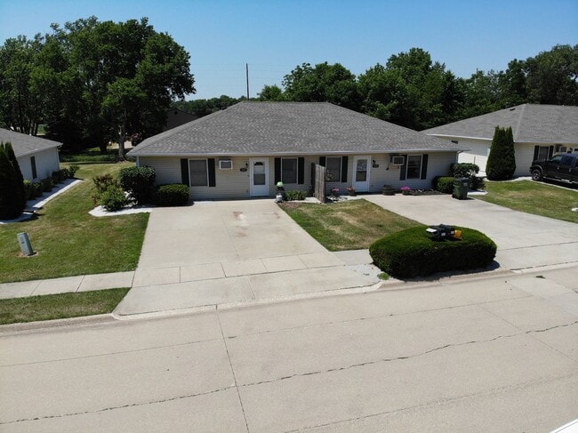 Building Photo - 101-103 South Plum