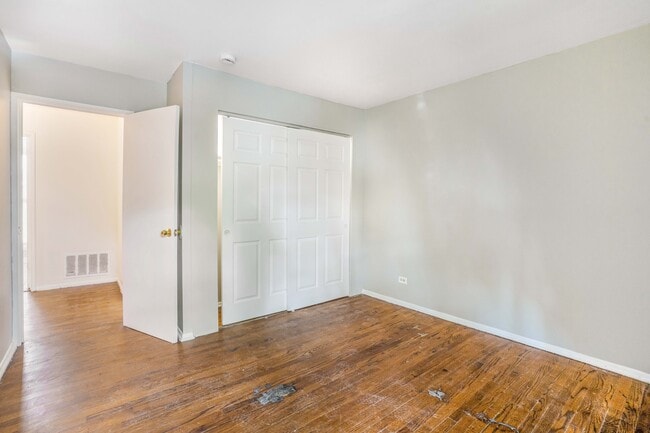 Building Photo - 11526 S Racine Ave