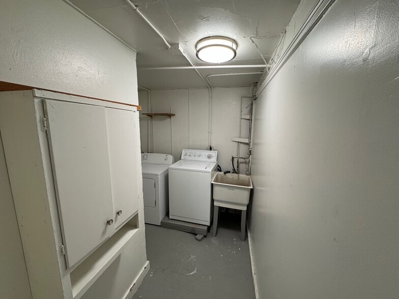 Building Photo - 149 Joost Ave