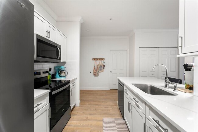 Building Photo - 5000 Culbreath Key Way