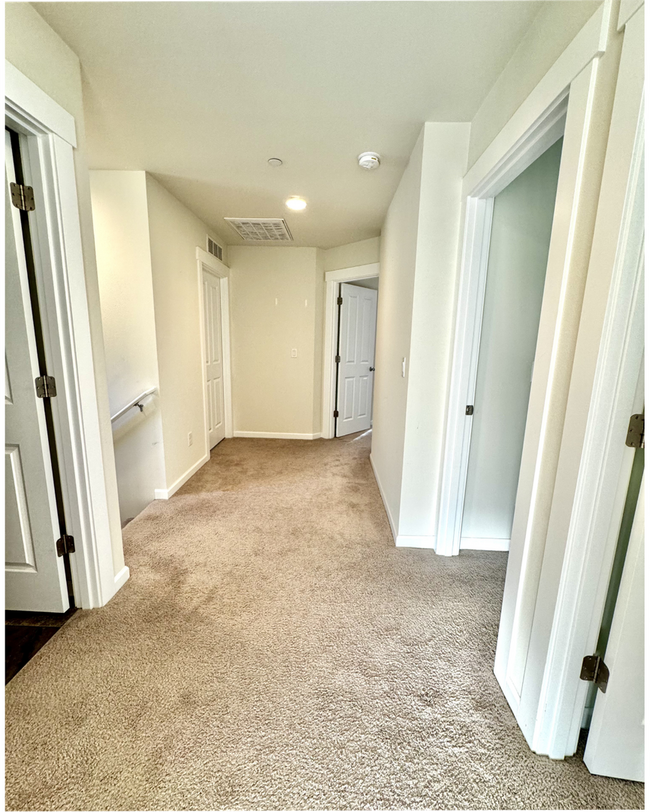 Building Photo - Charming 4-Bedroom Home in the Heart of University Place