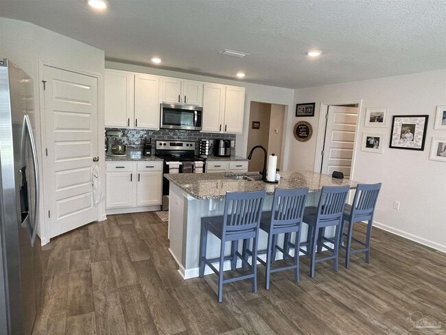Building Photo - 7835 Lakeside Oaks Dr