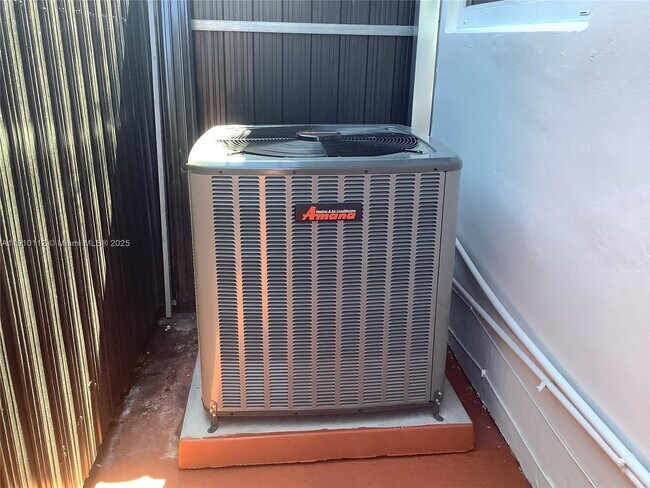 Building Photo - 7435 SW 23rd St