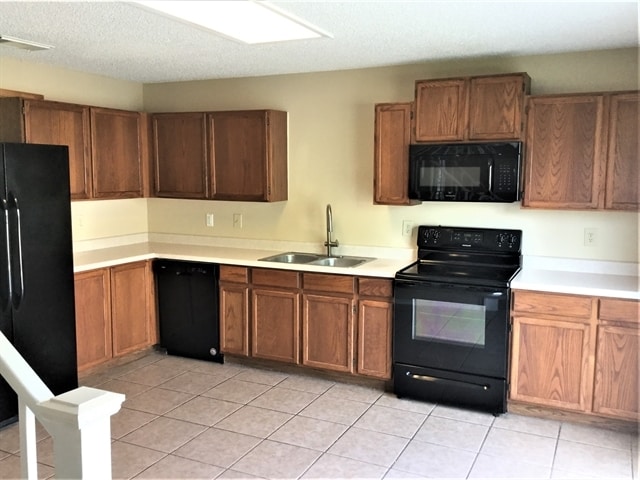 Building Photo - 4531 Sherwood Way