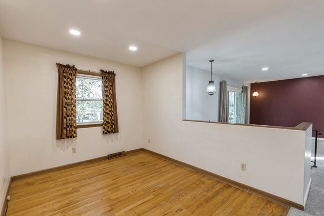 Building Photo - HOLIDAY LEASING SPECIAL!! 2 Bed, 1.5 Bath Home in Ankeny