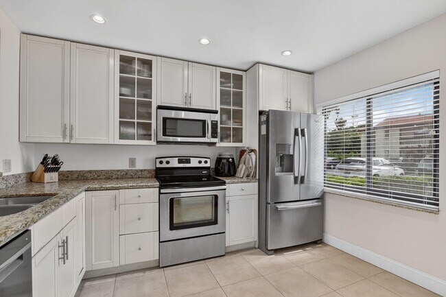 Building Photo - 21211 Lago Cir