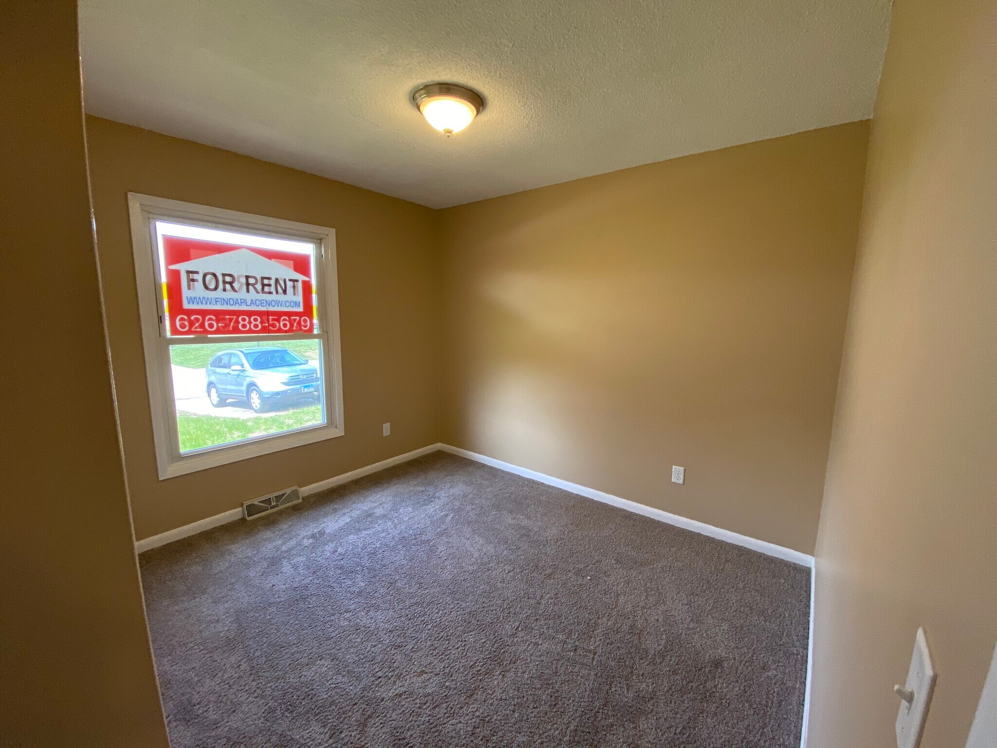 Building Photo - 714 9th St