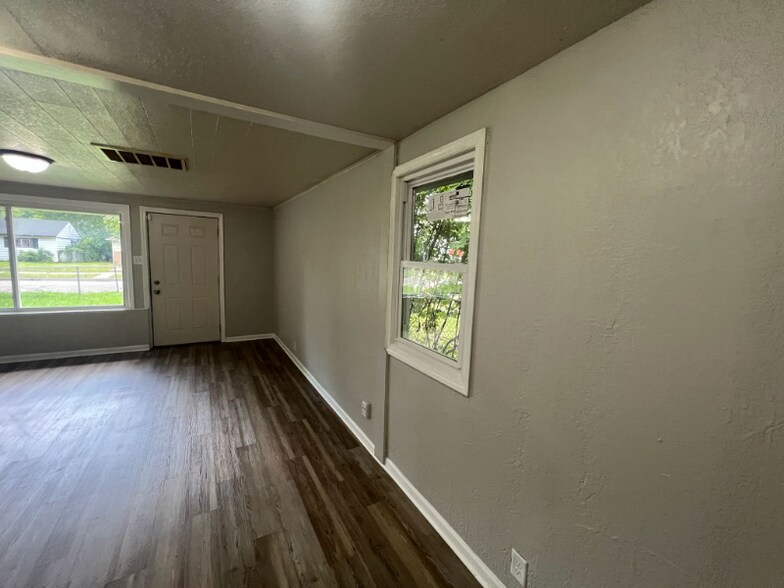 Building Photo - 6078 N 39th St