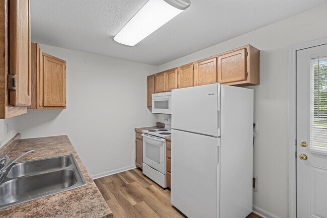 Building Photo - 3503 La Mesa Dr