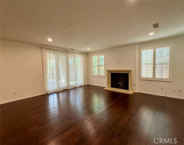 Building Photo - 310 Bronze