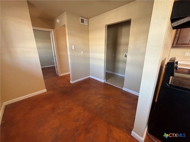 Building Photo - 915 S 15th St