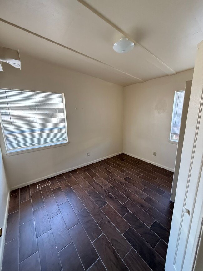 Building Photo - 4 bed , 1.5 bath , inside laundry, fenced yard, ceramic flooring throughout!