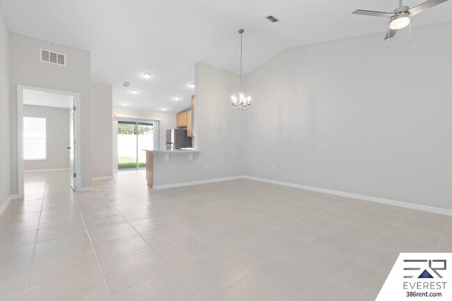 Building Photo - 30 Uniondale Pl