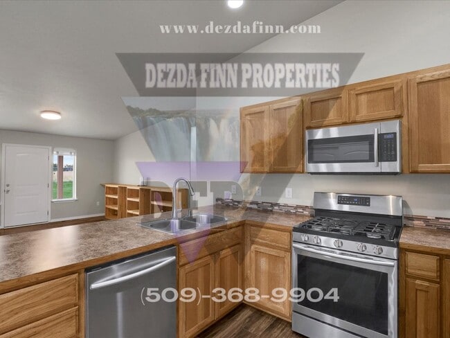 Building Photo - Country Living, Minutes to FAFB! 4 Bed, 2 ...