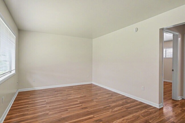 Interior Photo - 086-Friendship Court Apartments