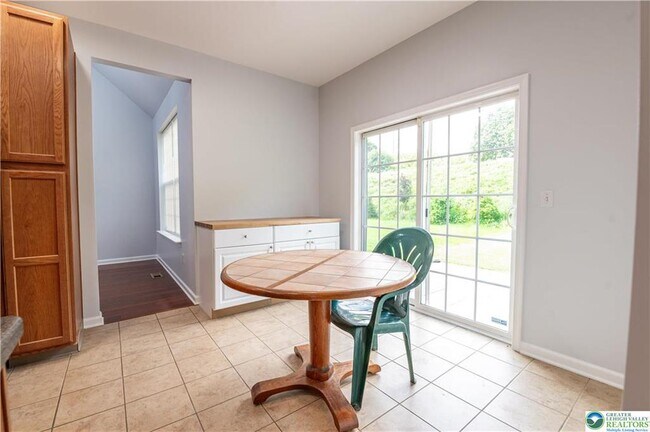 Building Photo - 835 Spring White Dr