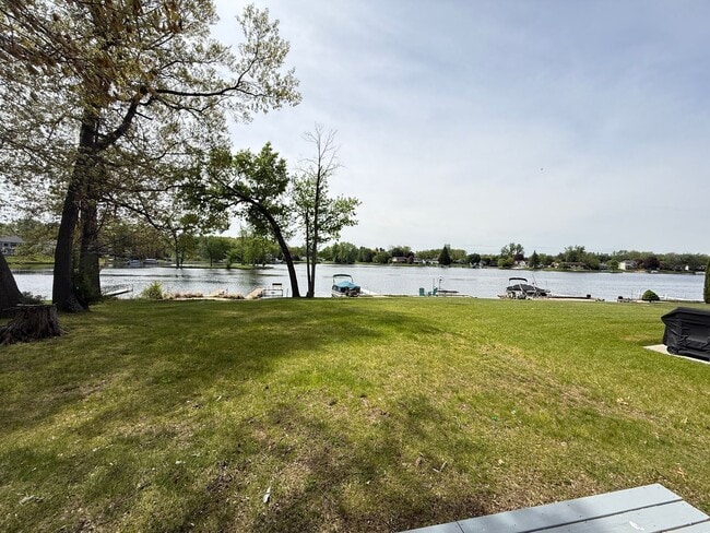 Building Photo - Lakefront Home on Lake Columbia – Private Dock & Spacious Backyard