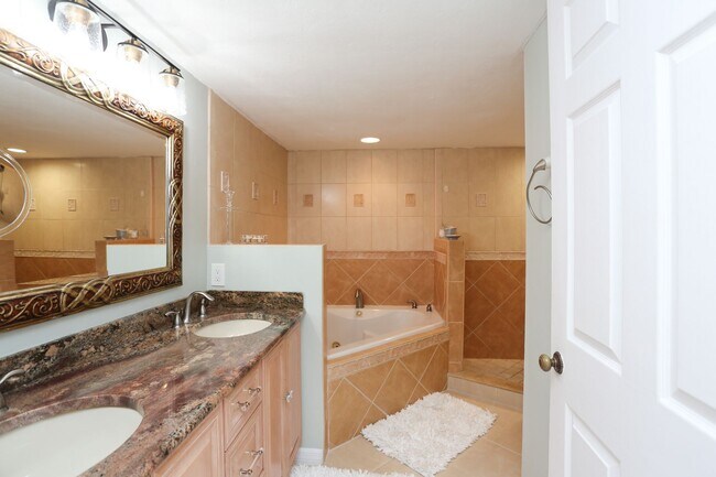 Building Photo - **WORLD TENNIS CENTER**3 BEDS/3.5 BATHS**F...