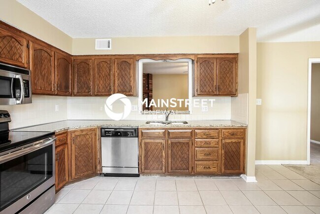 Building Photo - 3 Bedroom Pet-Friendly Home in Belton, MO with Main Street Renewal