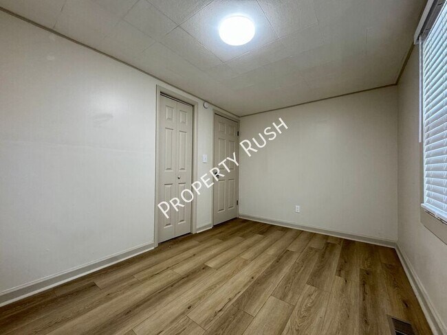 Building Photo - 975 Beason Dr