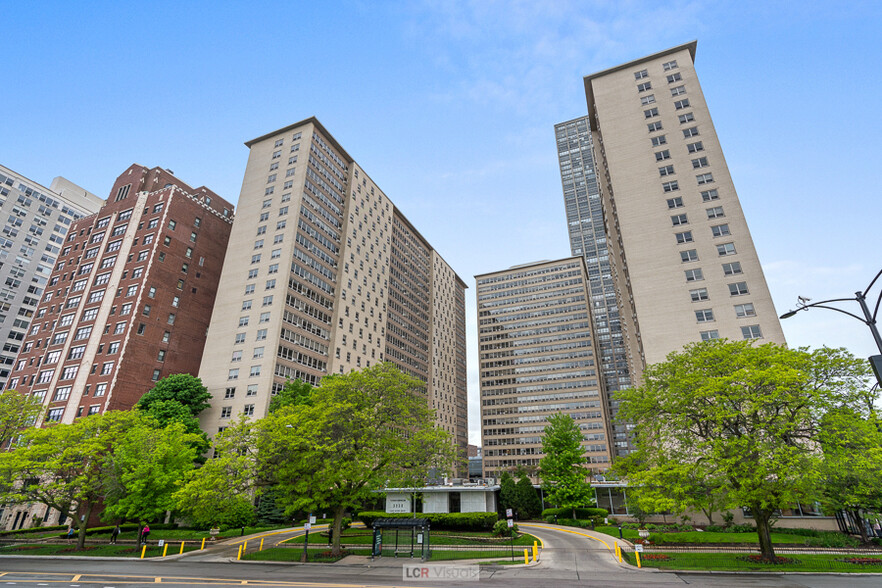 Building Photo - 3950 N Lake Shore Dr
