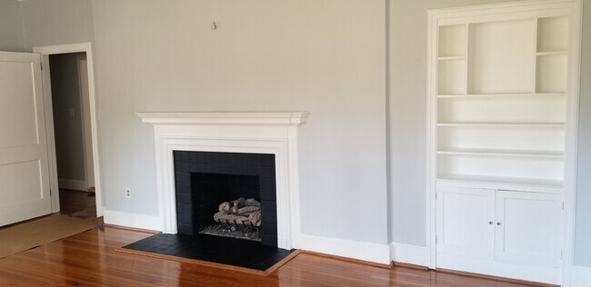 Building Photo - 731 W Charlton St