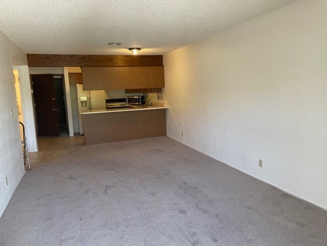 Building Photo - El Condo unit 1 bed, 1 & 3/4 bath