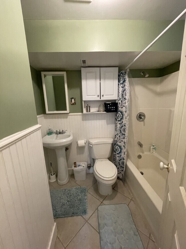 Building Photo - 8310 Stone Ave N