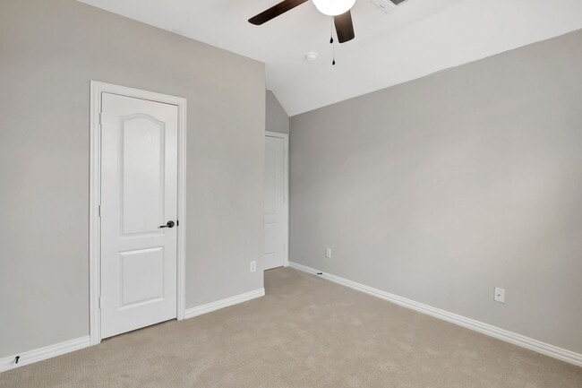 Building Photo - Stonebridge Ranch Beauty