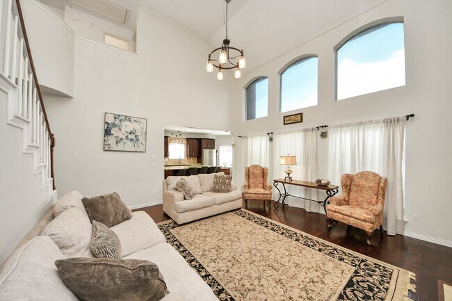 Building Photo - 922 Bayhill Dr