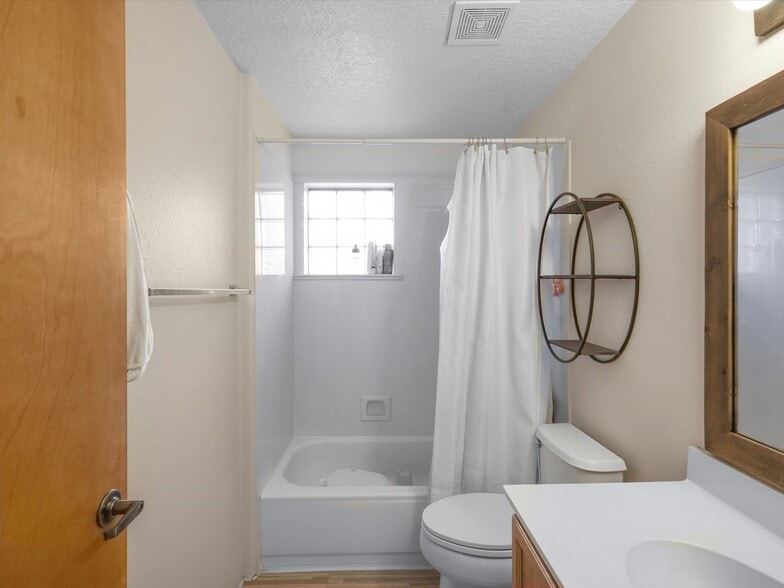 Building Photo - 3224 Nizhoni Dr