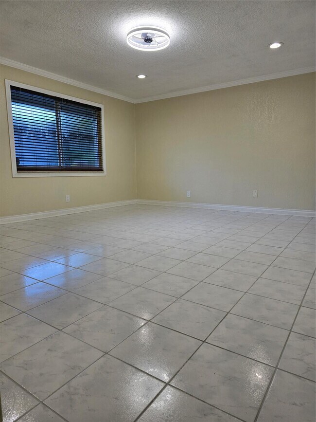 Building Photo - 1749 NW 6th Ave